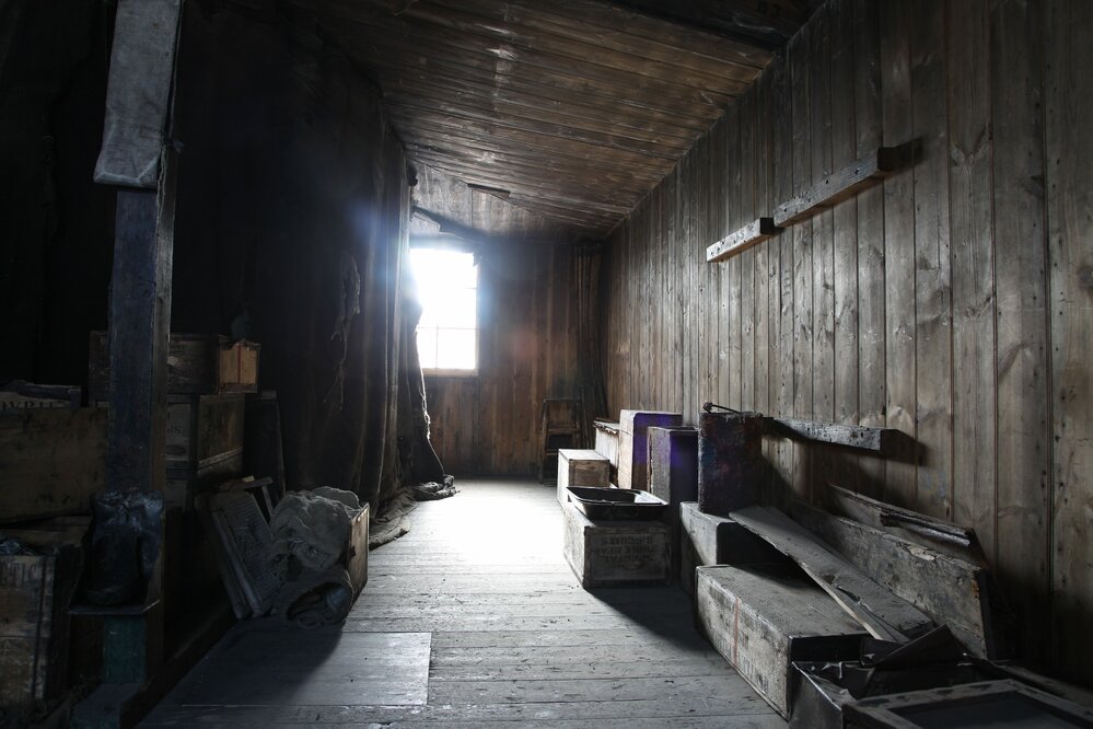 2017-18 Scott's 'Discovery' hut, interior, looking towards North-east corner