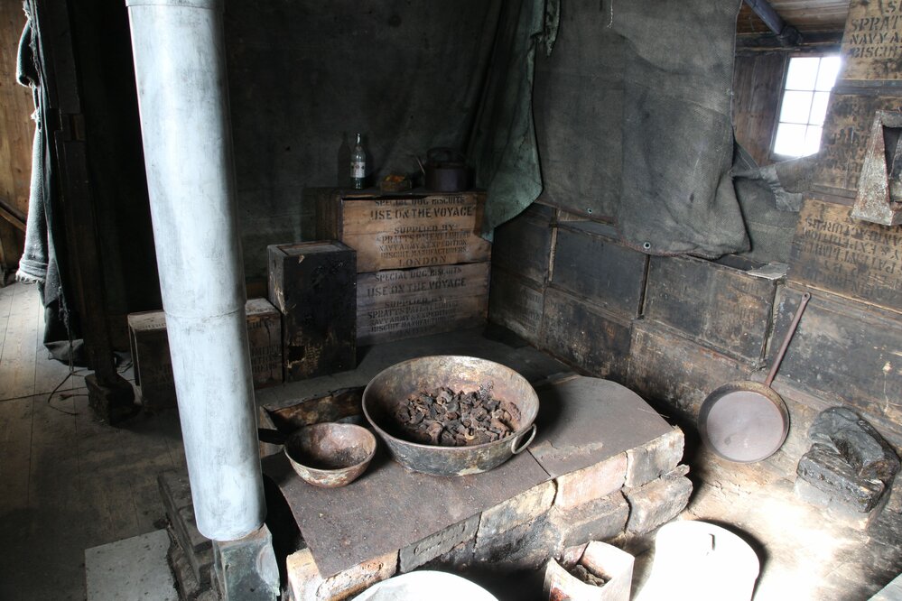 2017-18 Scott's 'Discovery' hut, interior, blubber stove