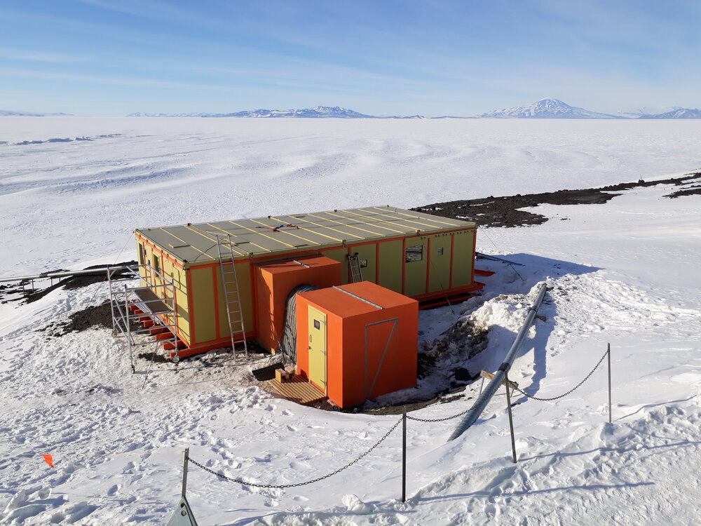 2017-18 Hillary's TAE/IGY hut, work task, roof during recladding (009)