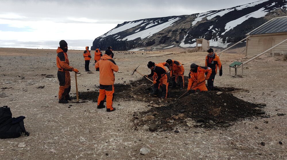 2017-18 Cape Adare carpentry workshop site preparation