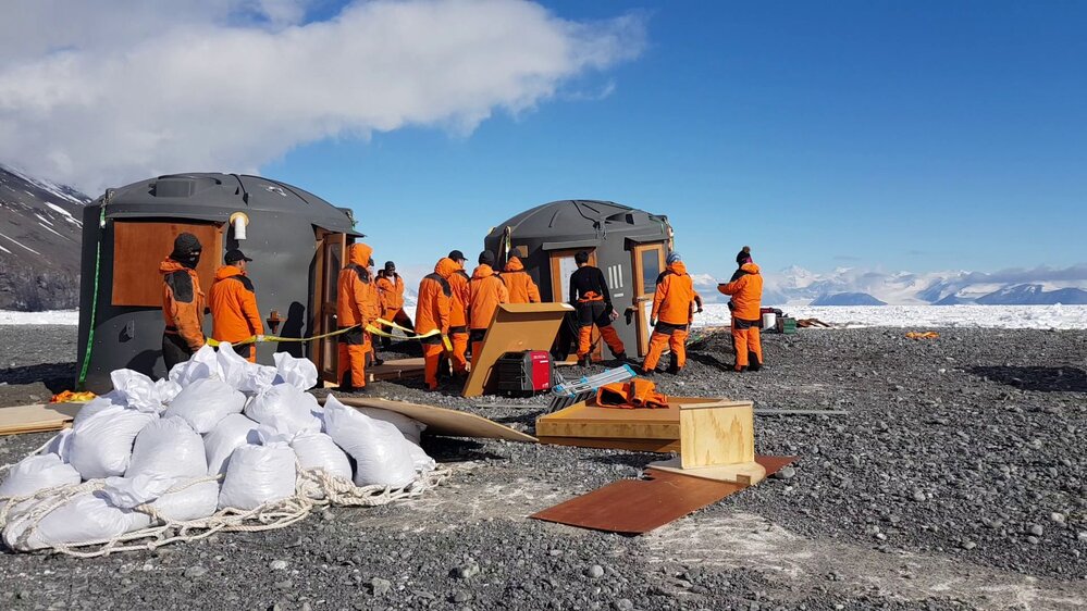 2017-18 Cape Adare camp, living hut and store room turks installation