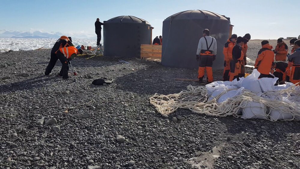 2017-18 Cape Adare camp, living hut and store room turks installation