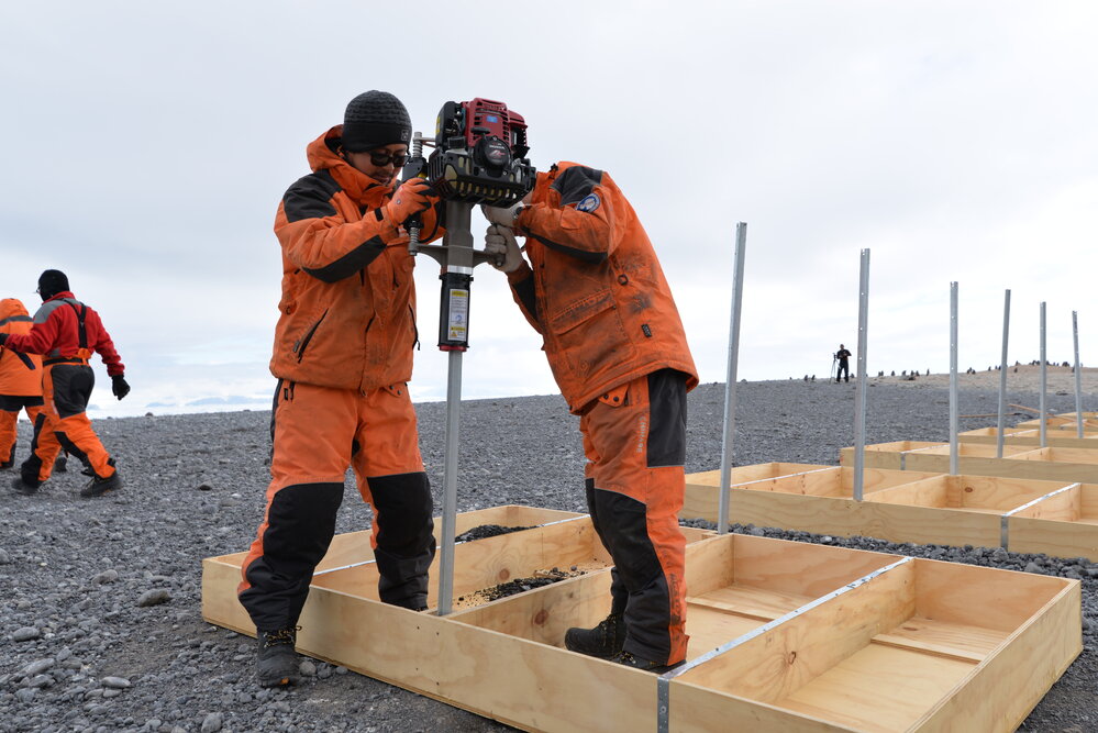 2017-18 Cape Adare camp, polar pod sub frame anchoring tray installation