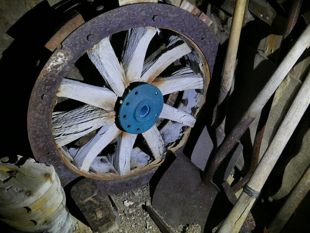 2017-18 Shackleton's 'Nimrod' hut, artefact monitoring, Arrol-Johnston wheel