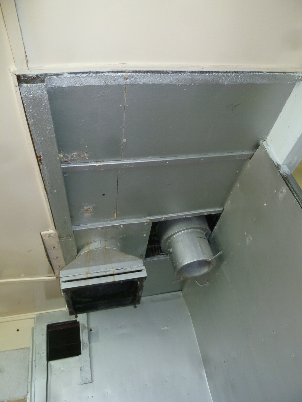 2016-17 Hillary's TAE/IGY hut, Cooker and cooker hood flues, interior openings