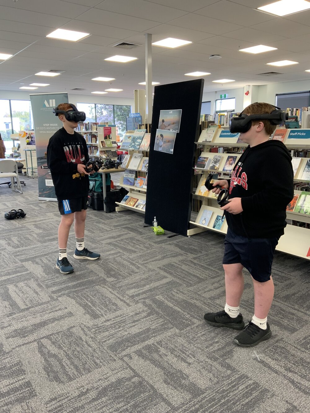 Hillary's Hut VR 2.0 Tour - Shirley Library