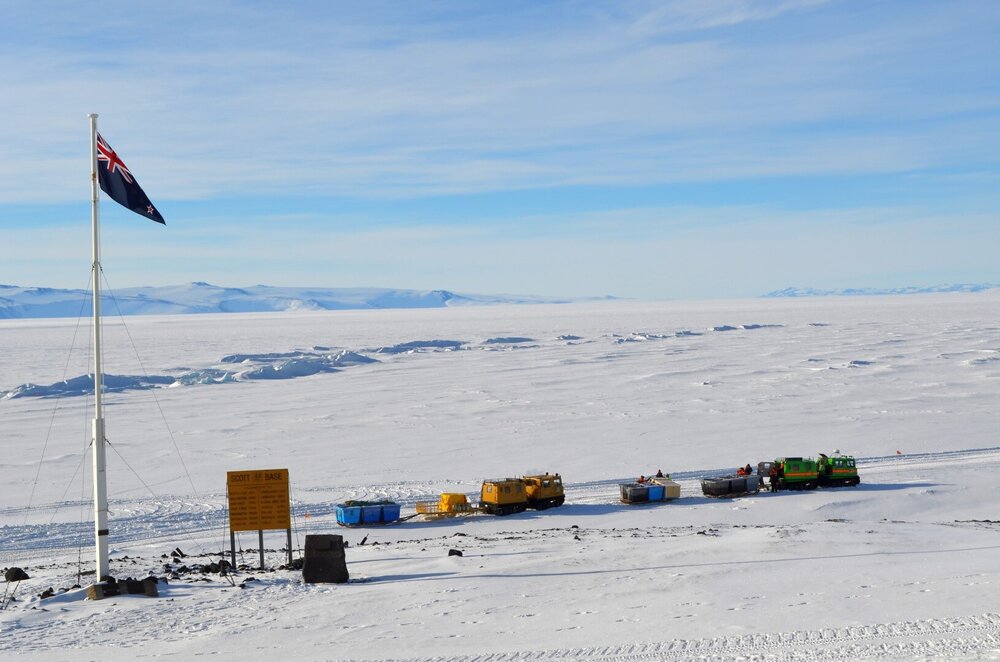 2013-14 AHT team taking H&auml;gglunds transport from Scott Base (001)