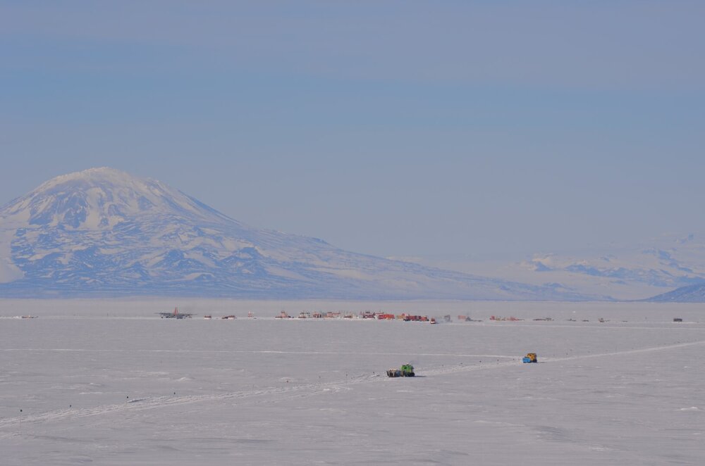 2013-14 AHT team taking H&auml;gglunds transport from Scott Base (005)