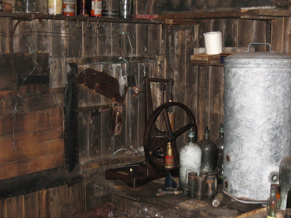 2013-14 Vacuum pump in the Science corner in Scott's 'Terra Nova' hut (001)
