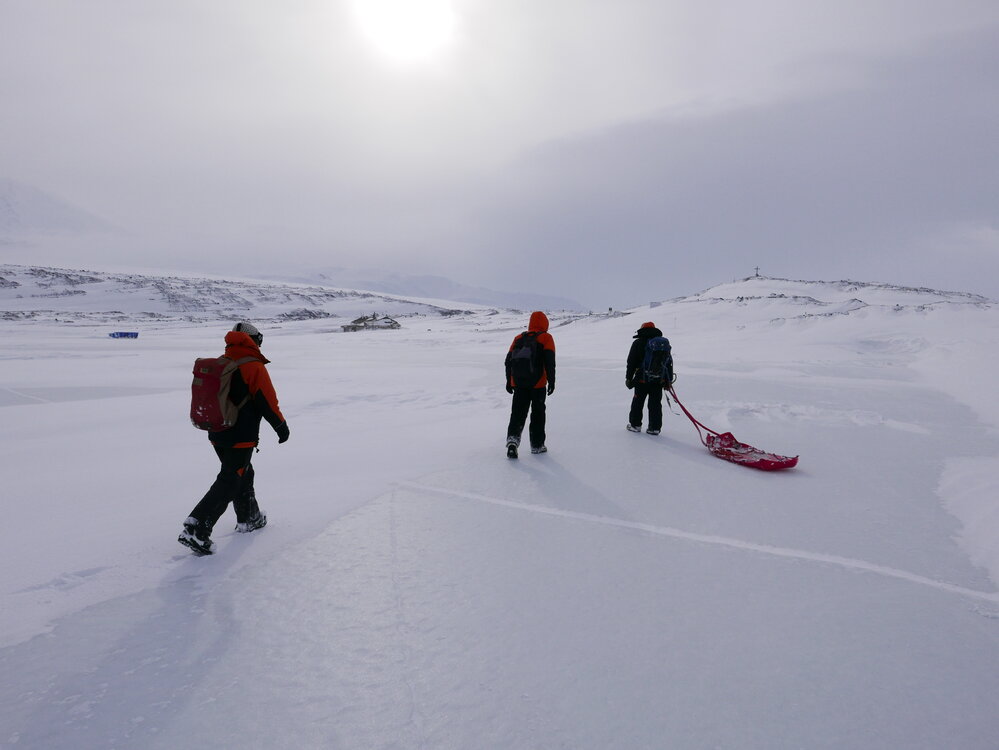 2018-19 AHT team walks to "work", Cape Evans