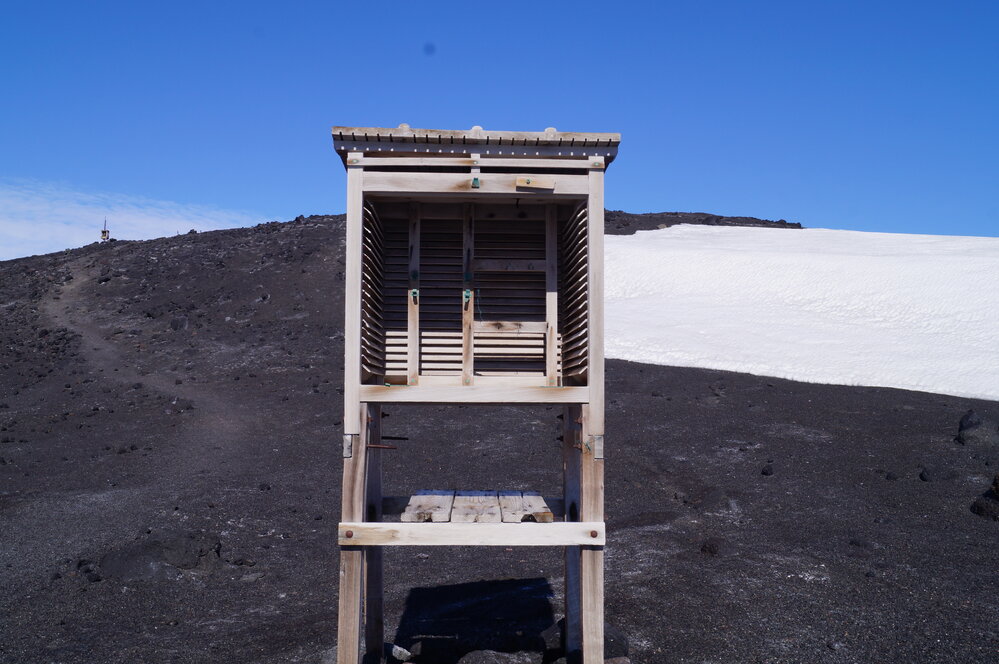 2018-19 Meteorological screen, Cape Evans (001)