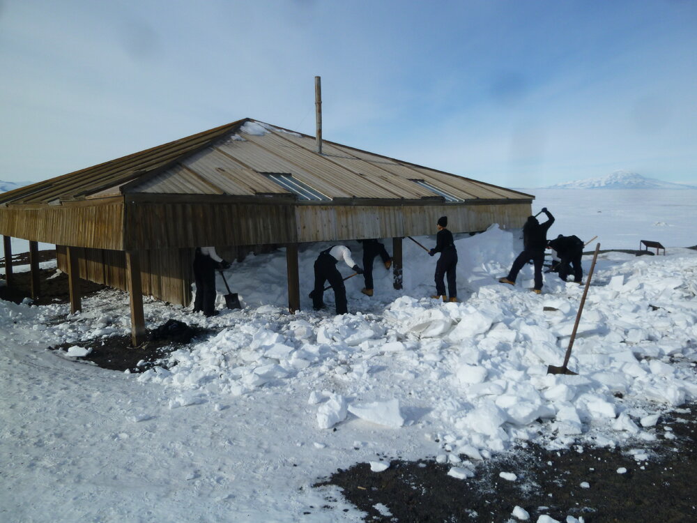 2018-19 Volunteers assisting with snow removal at Hut Point
