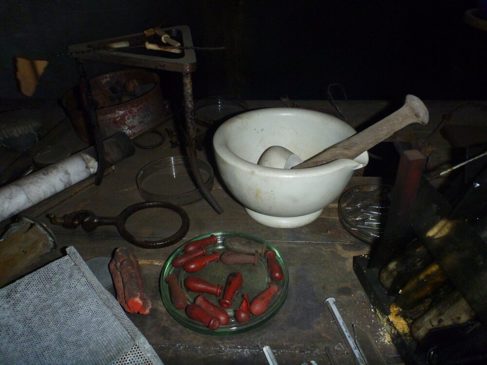 Physical lab in Scott's 'Terra Nova' hut (008)
