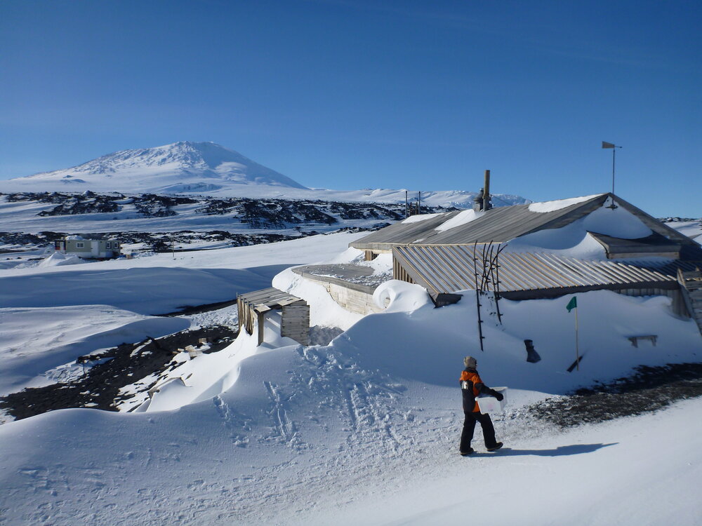 Returning artefacts to Scott's 'Terra Nova' hut (002)