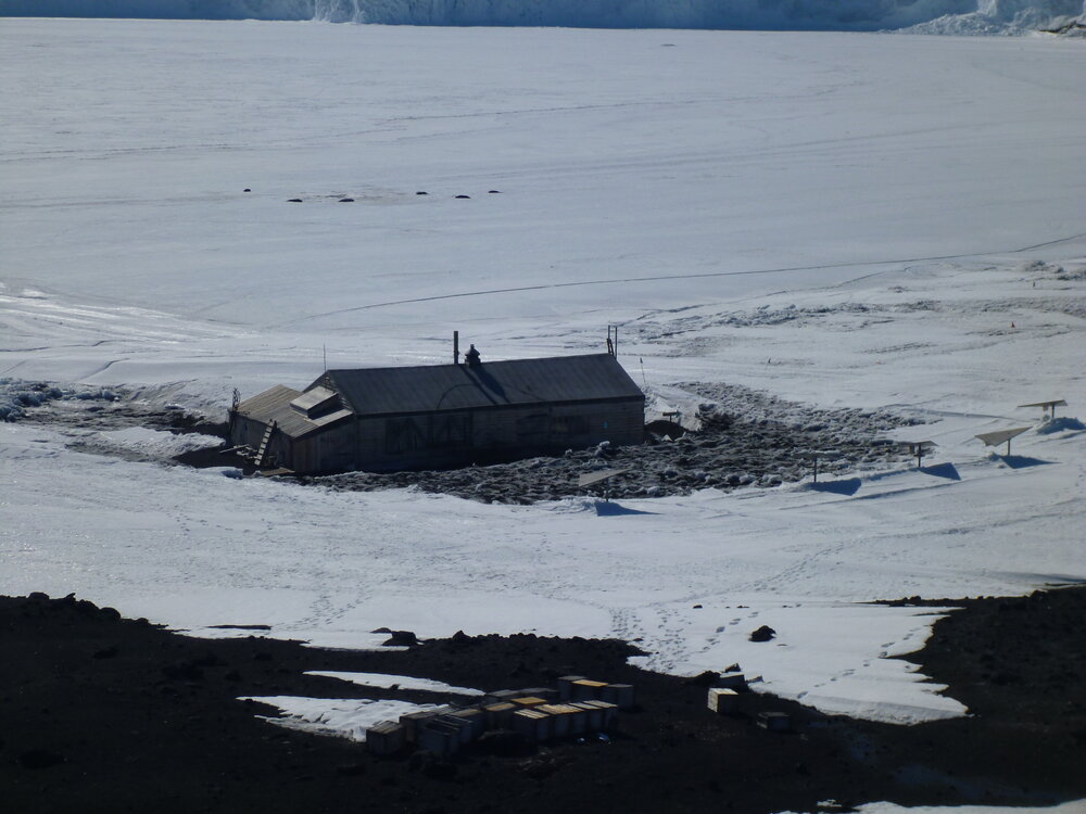 Scoria spread on snow, Scott's 'Terra Nova' hut (002)