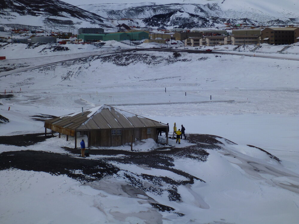 Scott's 'Discovery' hut and McMurdo Station (002)