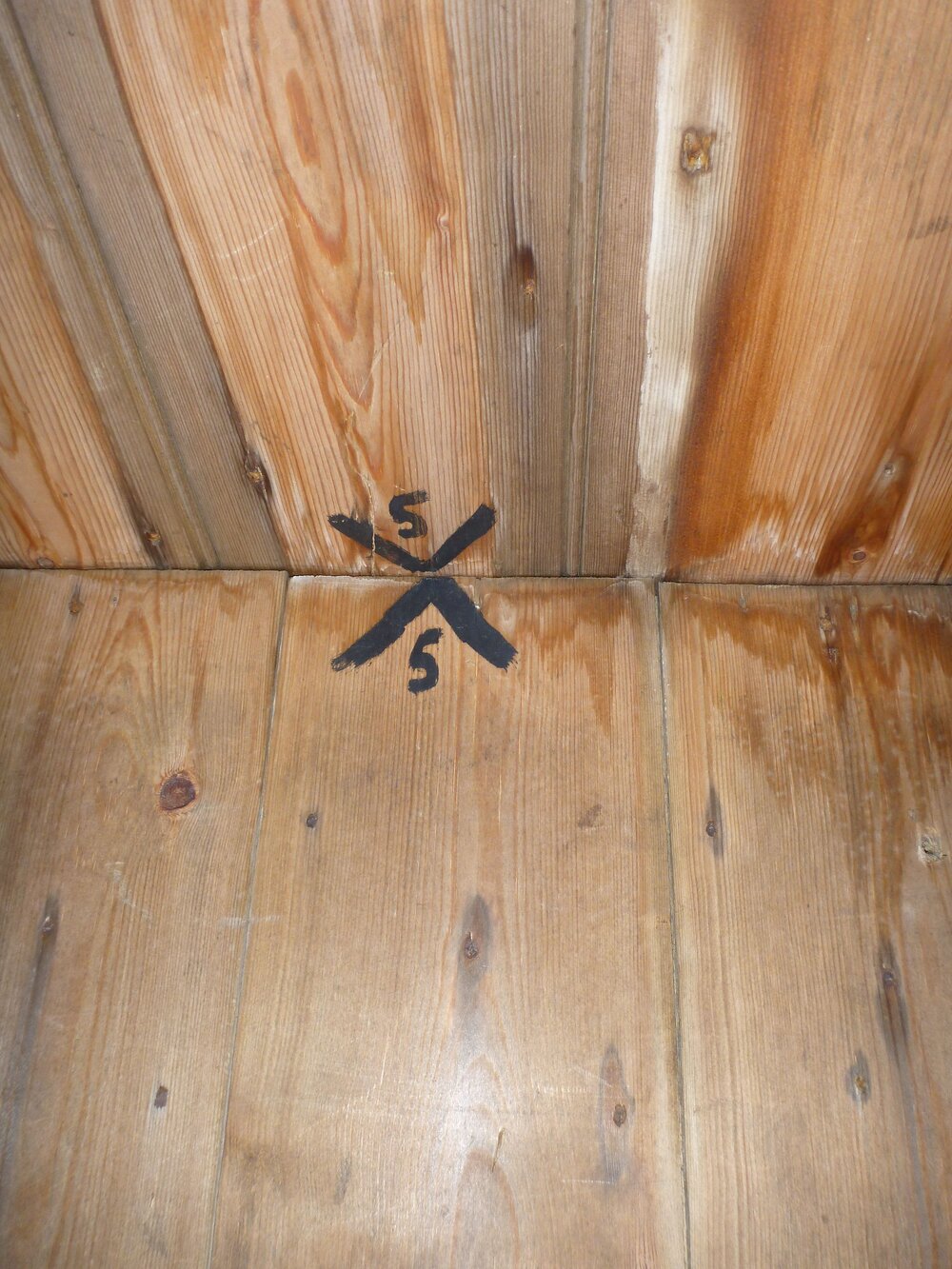 Wall markers, Scott's 'Discovery' hut