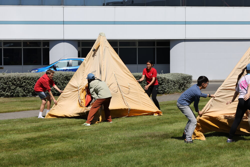 Young Inspiring Explorers competing in an Antarctic themed relay race (007)