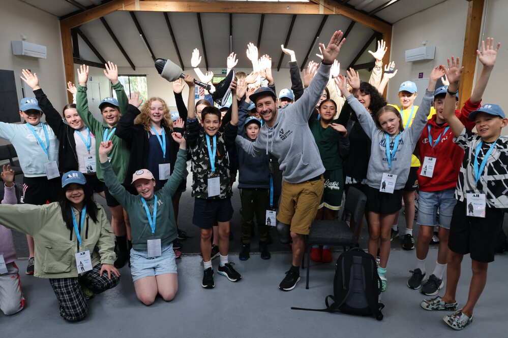 Young Inspiring Explorers with Inspiring Explorer alumni William Pike