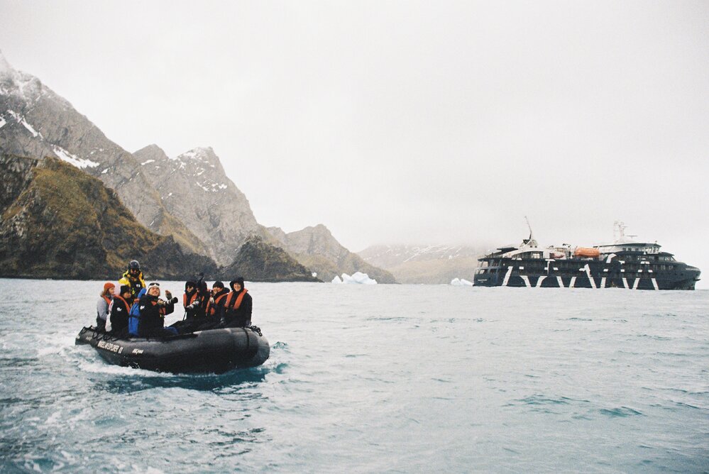 Inspiring Explorers and passengers at Elsehul Bay, South Georgia (002)