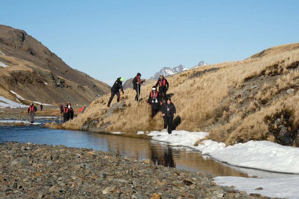 Inspiring Explorers and passengers walk to Shackleton Falls (002)