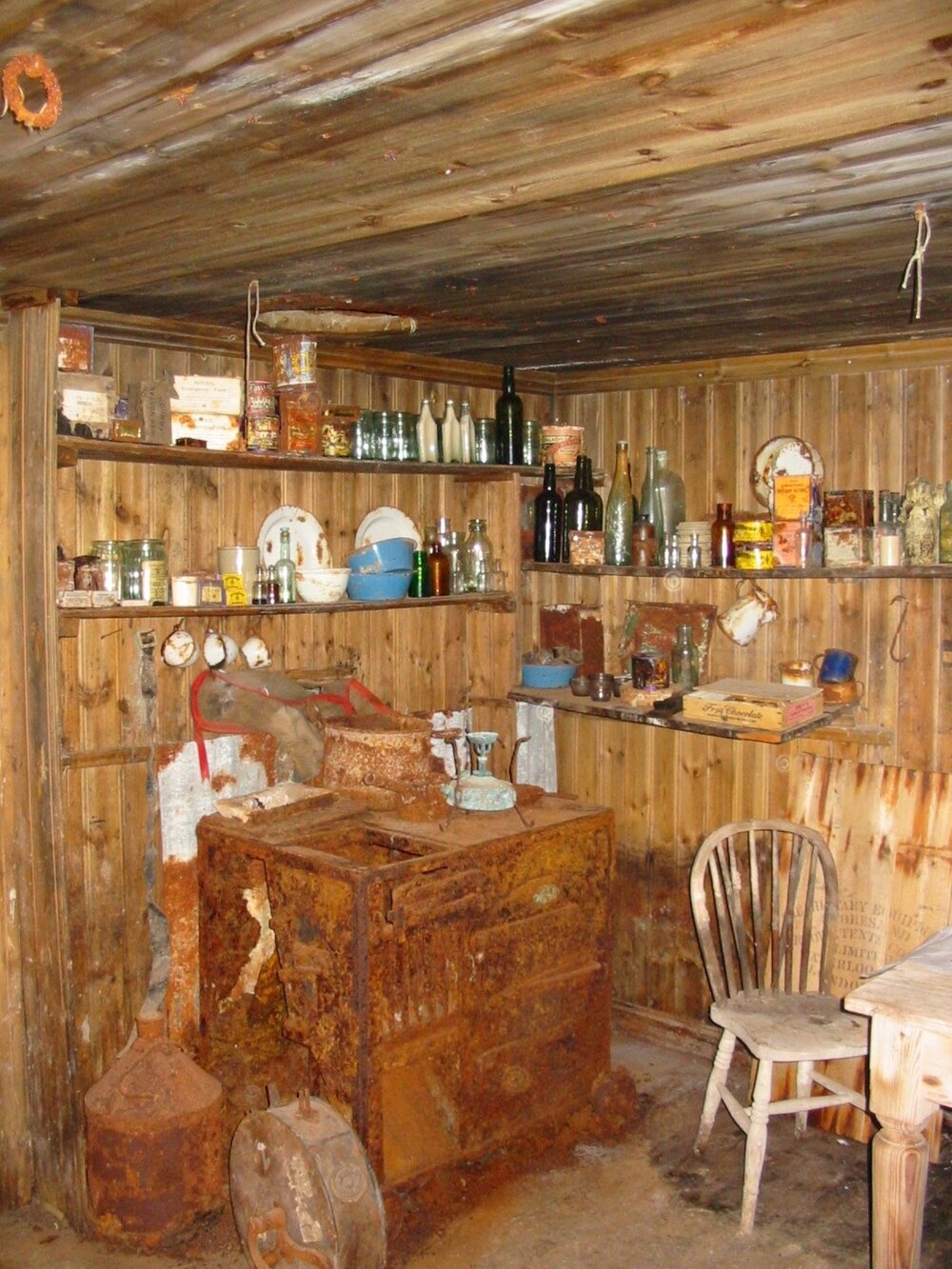 2003 K440 at Borchgrevink's Living hut - Interior, stove (002)