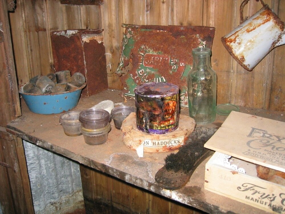 2003 K440 at Borchgrevink's huts - Living hut interior (077)