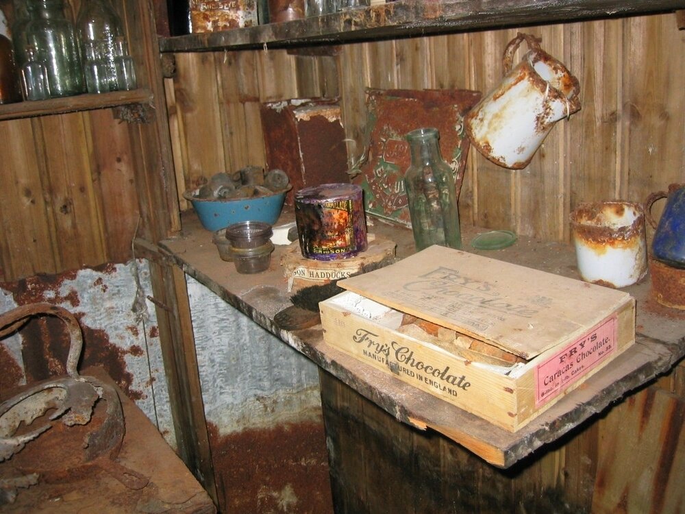 2003 K440 at Borchgrevink's huts - Living hut interior (081)