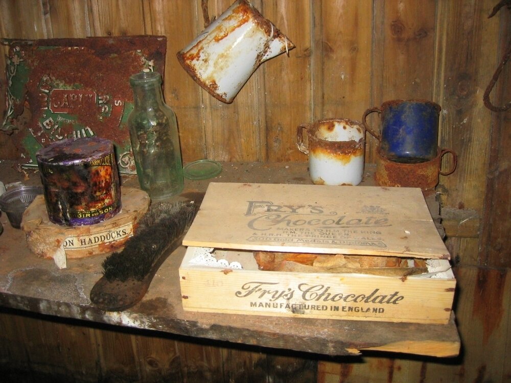 2003 K440 at Borchgrevink's huts - Living hut interior (082)