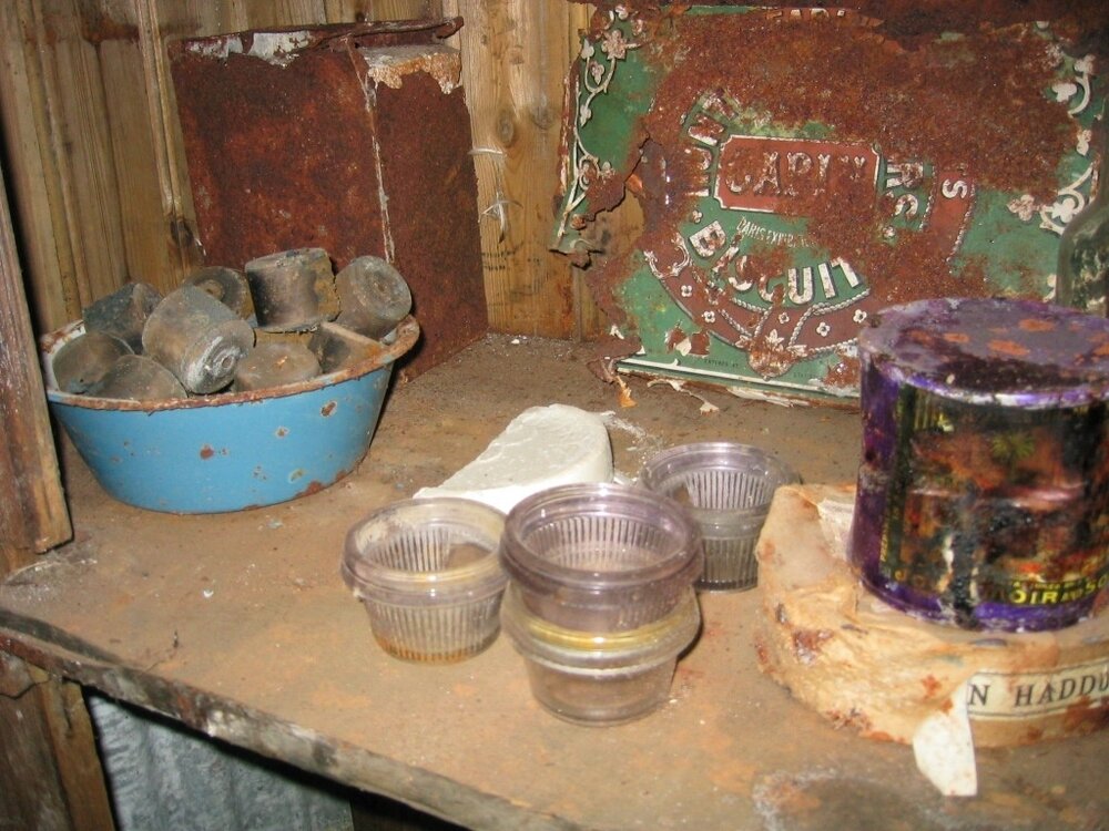 2003 K440 at Borchgrevink's huts - Living hut interior (083)