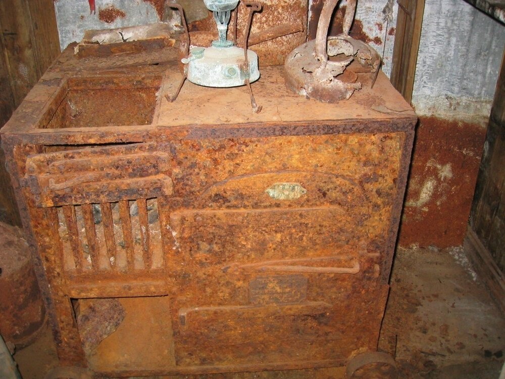 2003 K440 at Borchgrevink's huts - Living hut interior (090)