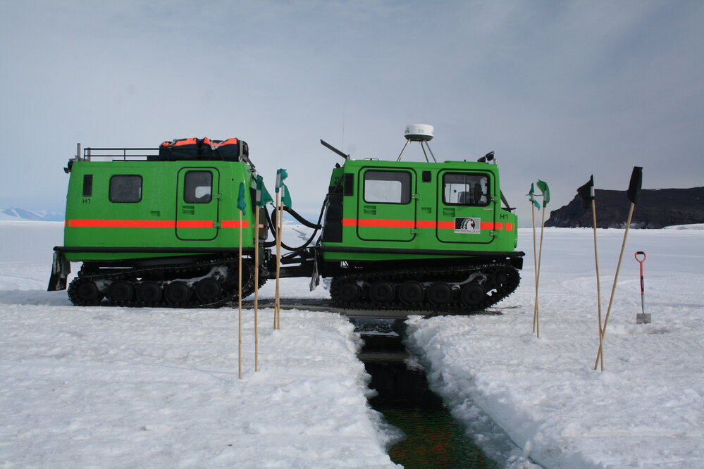 2013-14 H&auml;gglunds travelling over a crack in the sea-ice
