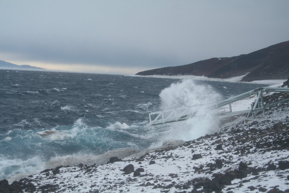 2013-14 Stormy seas at Scott Base (009)