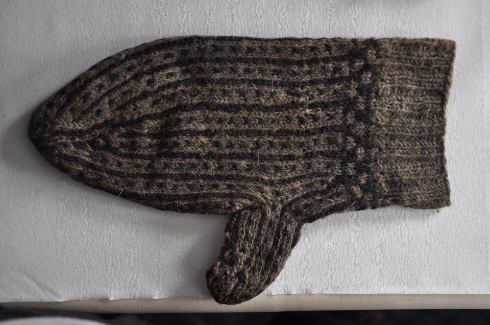 2013-14 Detail of mitten (001)