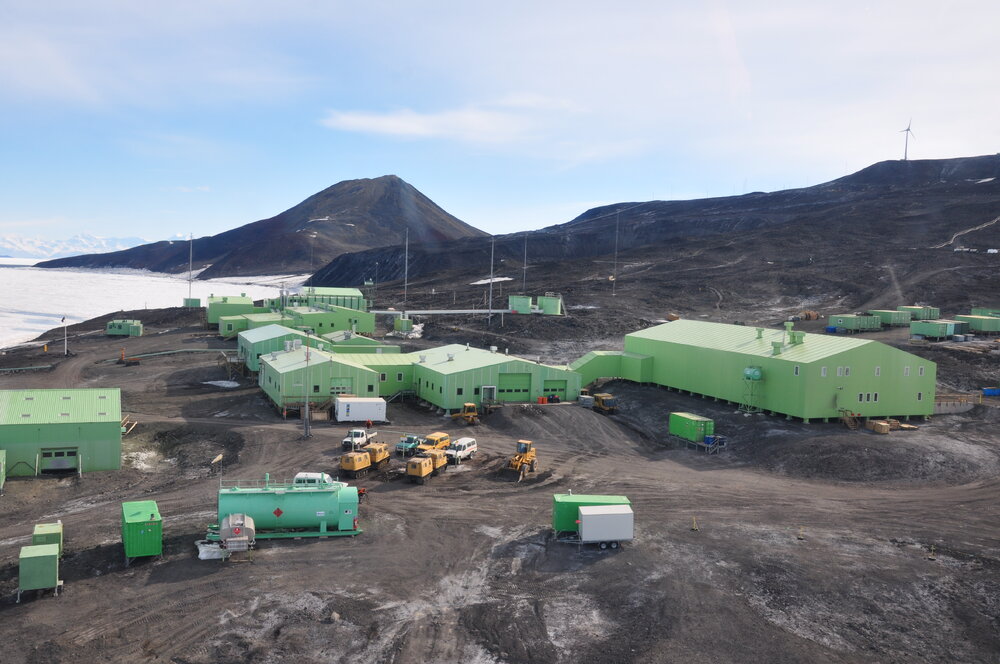 2013-14 Scott Base from the air (002)