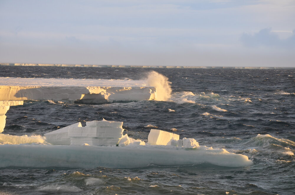 2013-14 Sea ice breaking up near Scott Base (002)
