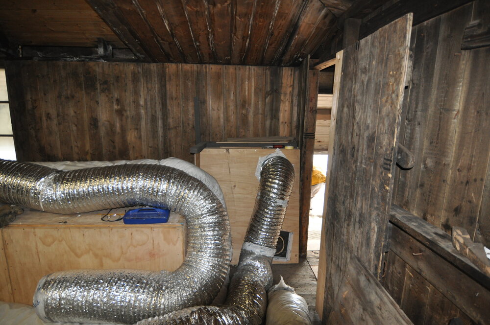 2013-14 Wall drying apparatus inside Scott's 'Discovery' hut, Hut Point (002)