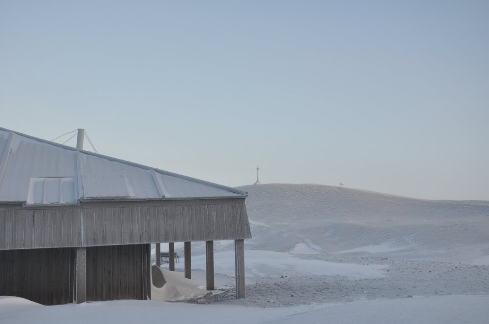 2013-14 Vince's Cross behind Scott's 'Discovery' hut, Hut Point