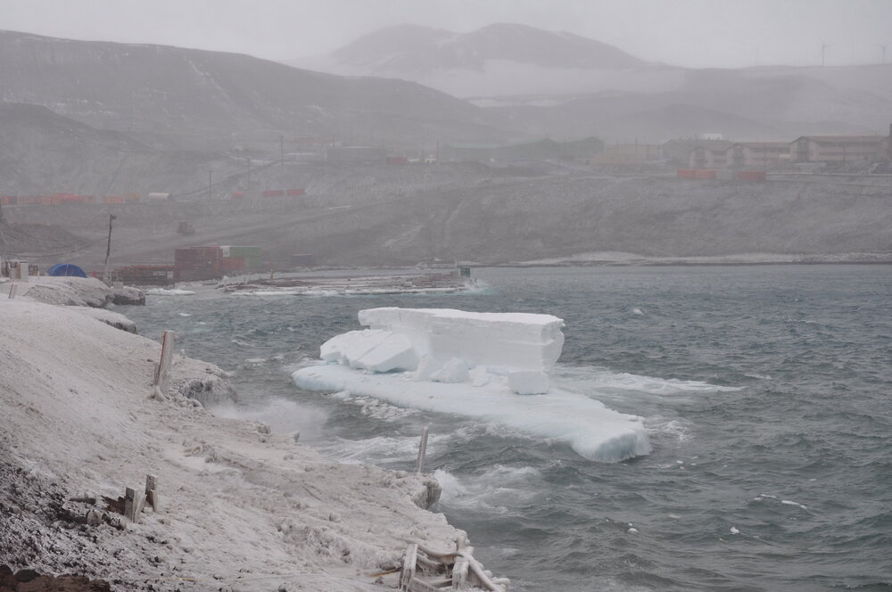 2013-14 Iceberg off Hut Point