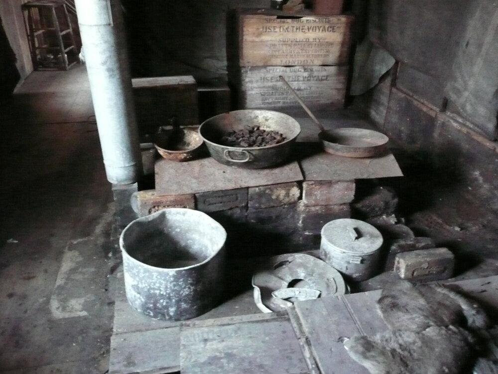 2009-10 Scott's 'Discovery' hut, interior, blubber stove
