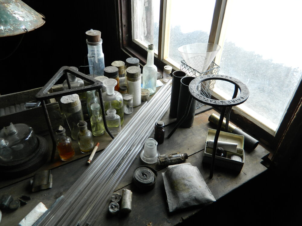 2012 Scott's 'Terra Nova' hut, interior, Biology area bench