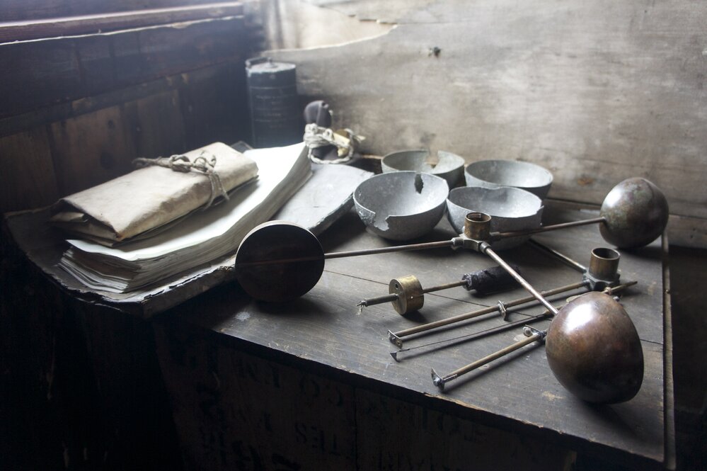 2012 Scott's 'Terra Nova' hut, interior, meteorological bench artefacts