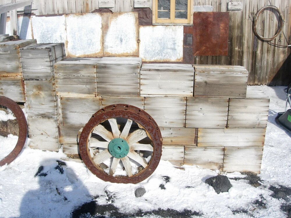 Garage on north side of Shackleton's 'Nimrod' hut 