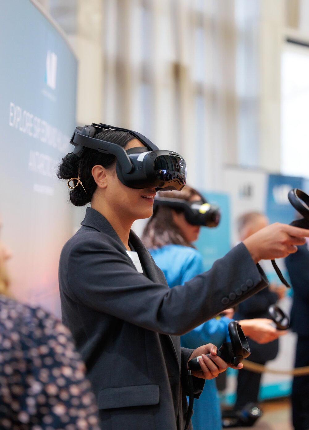 Eunique Kitiseni experiencing the VR (001)