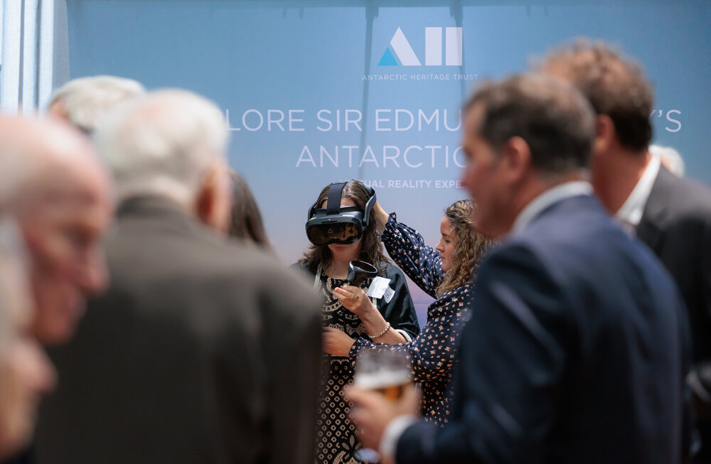 Experiencing the VR (004)