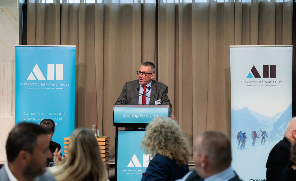 Hon Dr Duncan Webb (001)