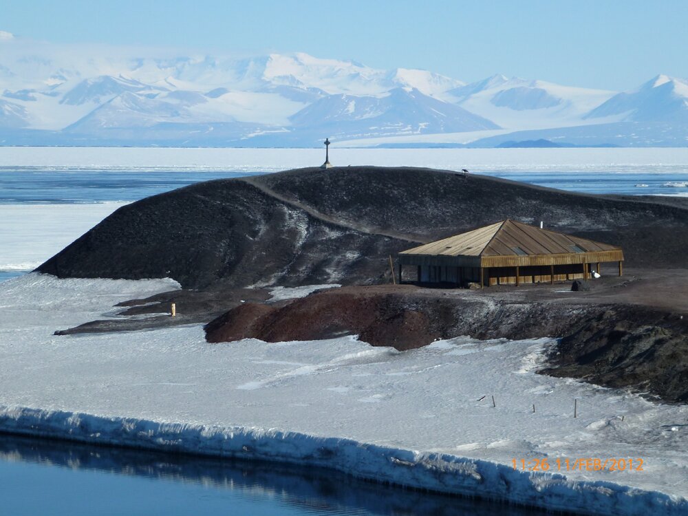 2012 Scott's 'Discovery' hut and Vince's Cross, Hut Point