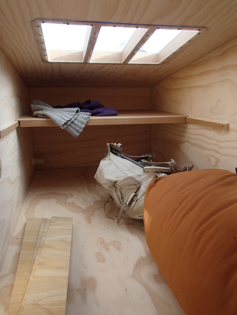 2015-16 Inside a Polar Pod at Cape Adare (002)