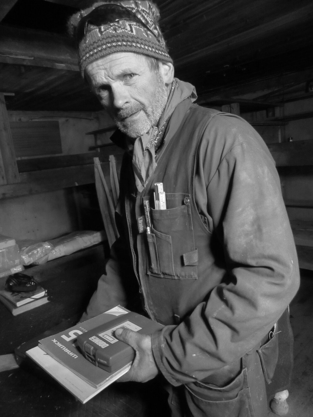 2015-16 Torbj&Atilde;&cedil;ern Prytz in Borchgrevink's hut (002)