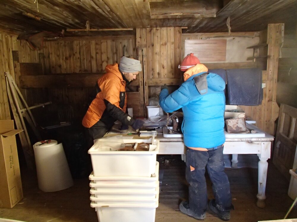 2015-16 Packing artefacts, Borchgrevink's hut